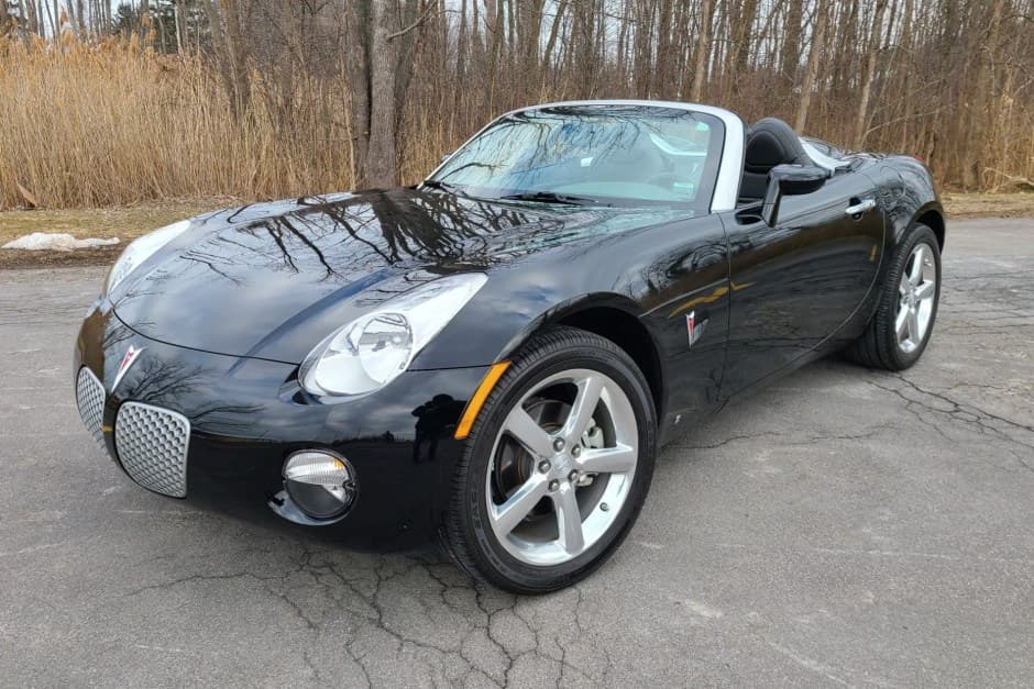 2009 Pontiac Solstice sold for $14,250