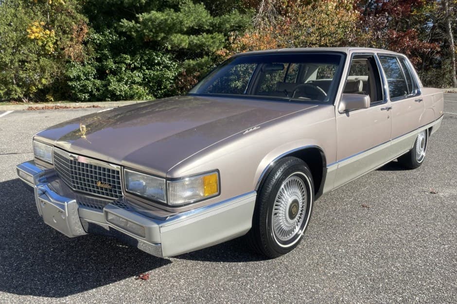 1990 Cadillac Fleetwood 1985-1996 sold for $13,000