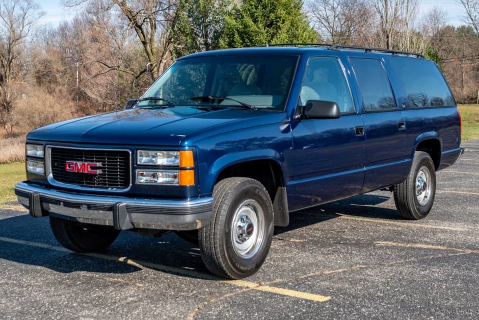 1994 GMC Suburban (GMT400 1992-1999) sold for $10,250