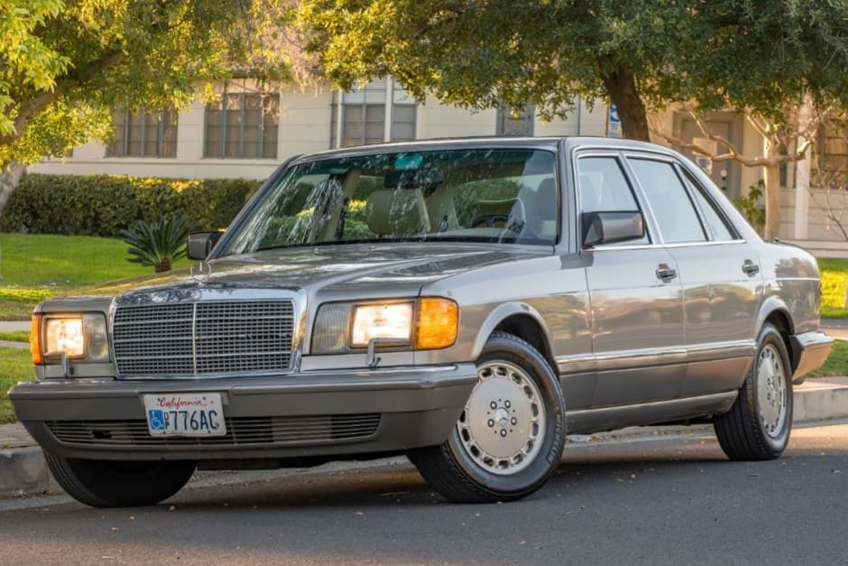 1991 Mercedes-Benz W126 S-Class sold for $11,500