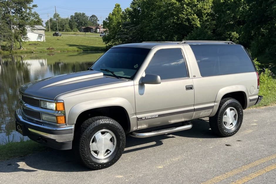 1999 Chevrolet Tahoe GMT400 sold for $13,700