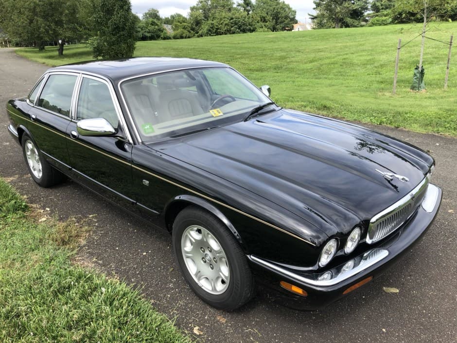 2003 Jaguar X308 XJ (1998-2003) sold for $22,000