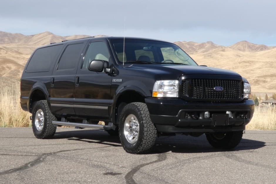 2004 Ford Excursion sold for $70,001