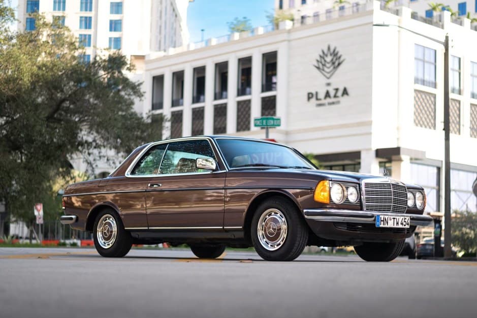 1984 Mercedes-Benz W123 sold for $19,500