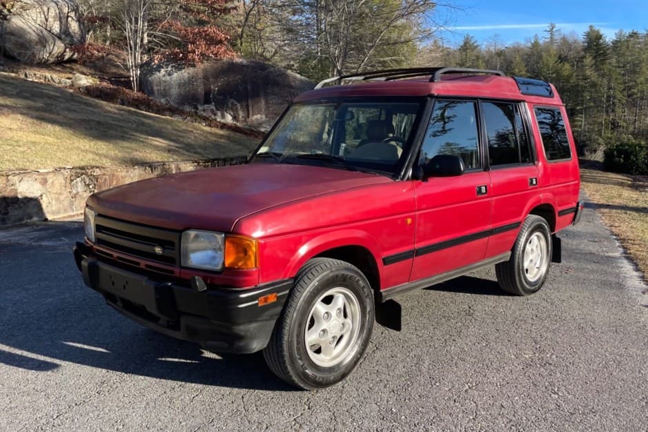 1997 Land Rover Discovery sold for $7,400