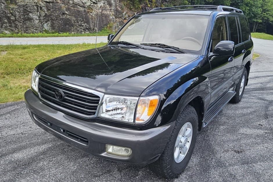 2000 Toyota Land Cruiser 100-Series sold for $17,000