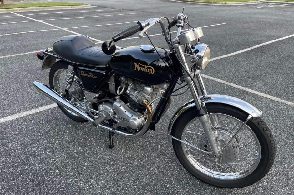 1971 Norton Commando sold for $7,600