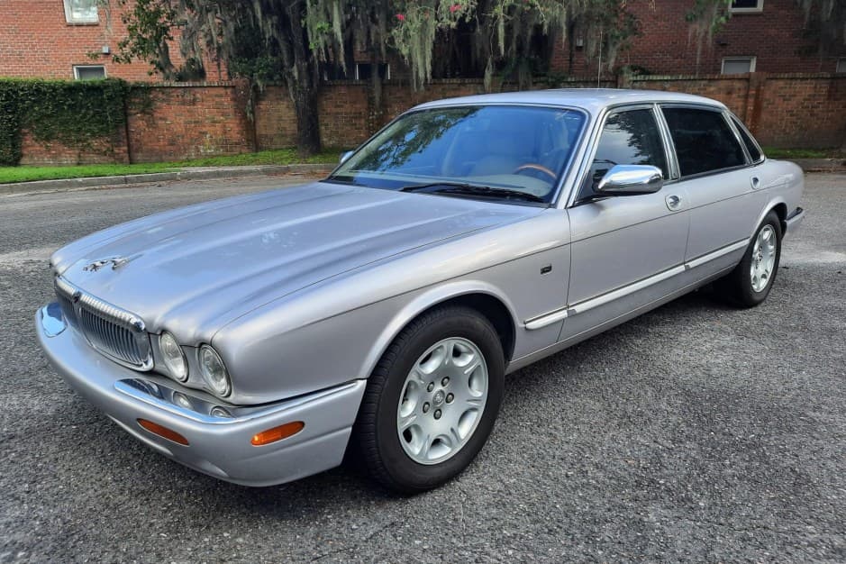 2002 Jaguar X308 XJ (1998-2003) sold for $3,900