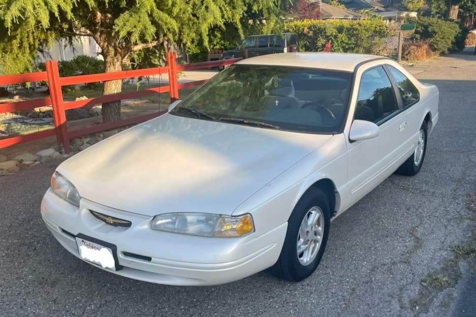 1996 Ford Thunderbird (1989-1997) sold for $5,907