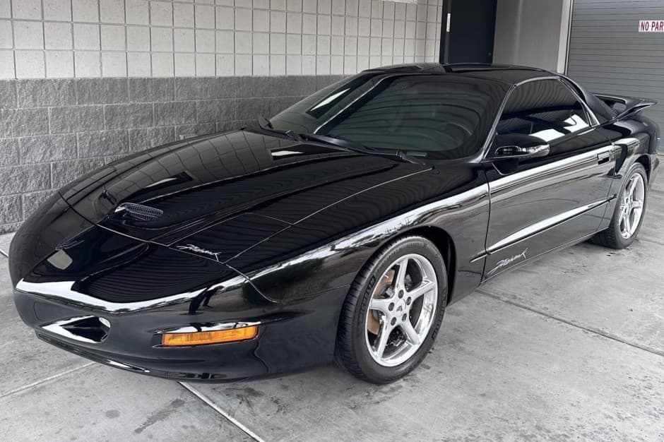 1996 Pontiac Firebird (1993-2002) sold for $16,250