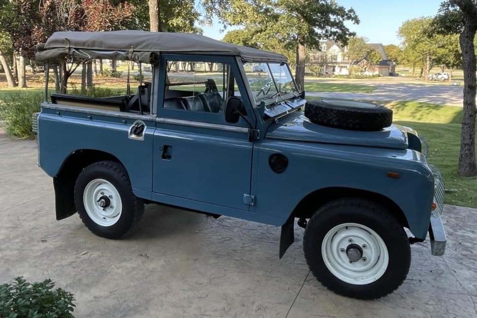 1982 Land Rover Series 88 sold for $26,000