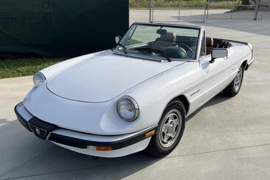 1990 Alfa Romeo 105/115 Spider Series 3 sold for $8,600