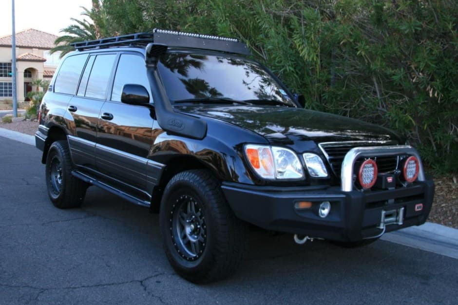 2000 Lexus LX470 sold for $26,000