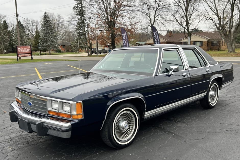 1990 Ford Crown Victoria sold for $11,200