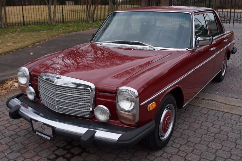 1976 Mercedes-Benz W114 & W115 sold for $10,750