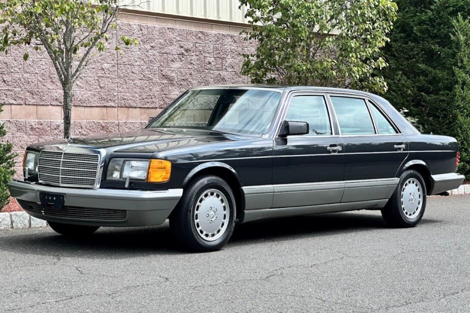 1987 Mercedes-Benz W126 S-Class sold for $19,250