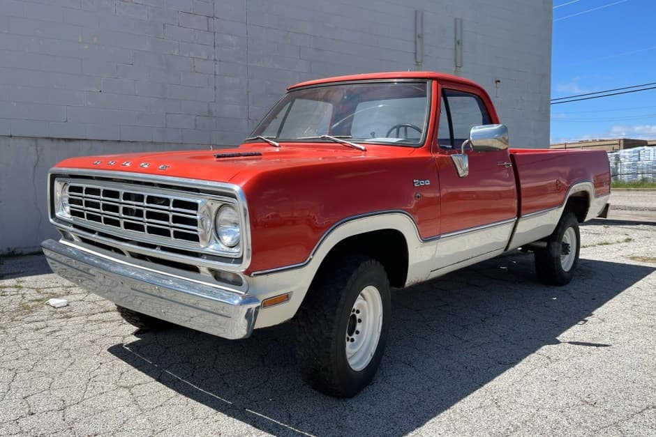 1976 Dodge Power Wagon sold for $8,100