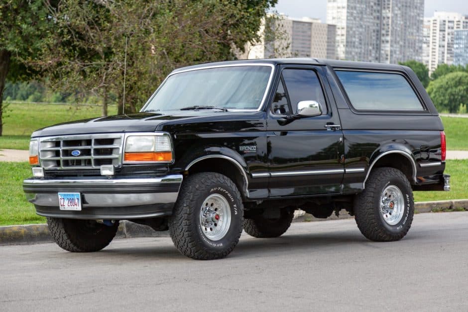 1992 Ford Bronco 4th-5th Generations 1987-1996 sold for $19,750