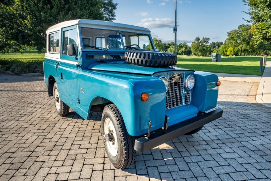 1969 Land Rover Series 88 sold for $22,500