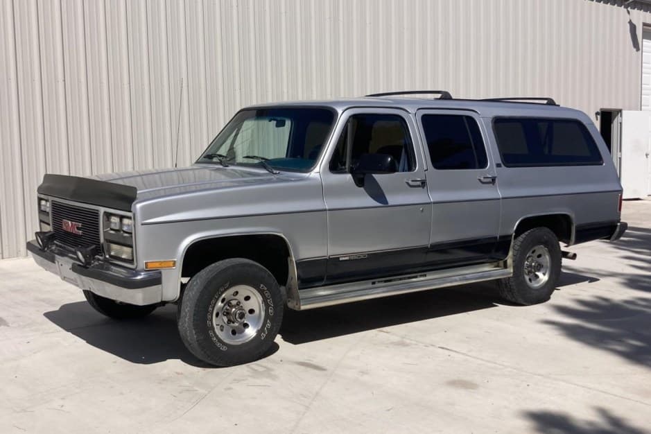 1991 GMC Suburban (1973-1991) sold for $9,100