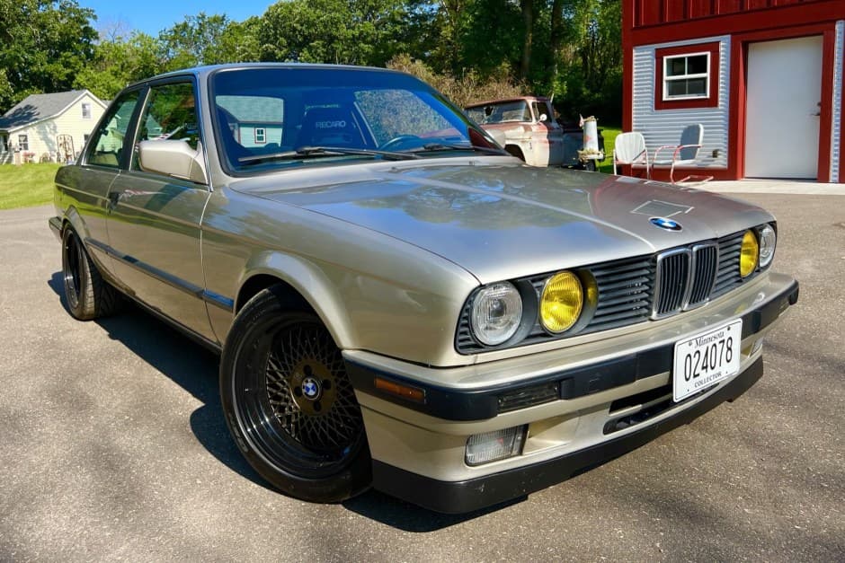 1989 BMW E30 3-Series Coupe sold for $8,800