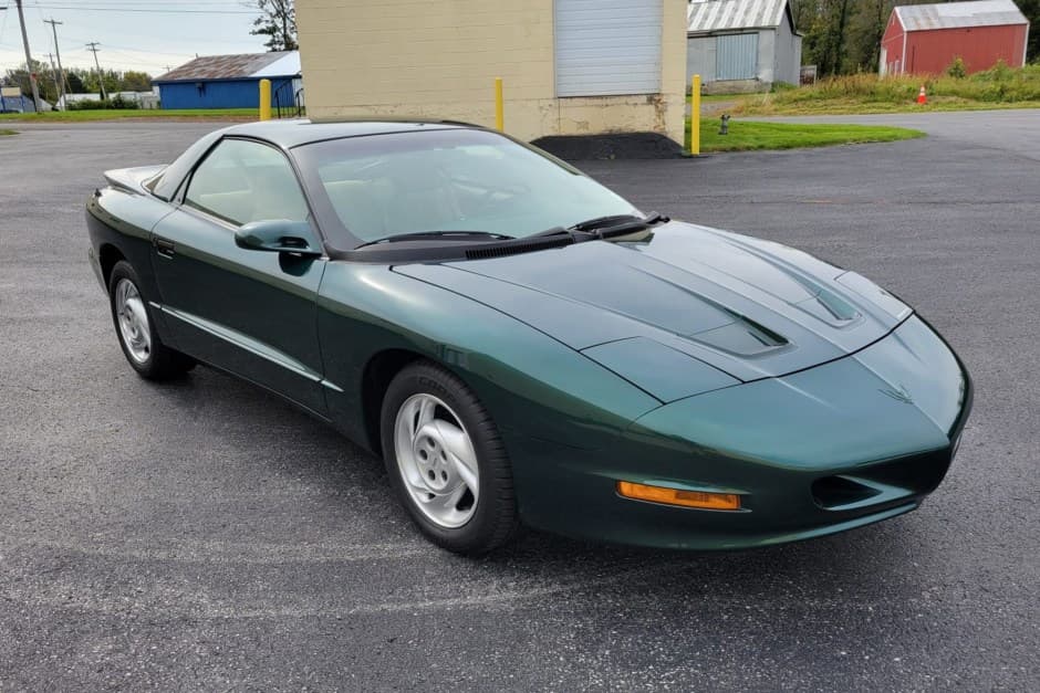 1993 Pontiac Firebird (1993-2002) sold for $13,050