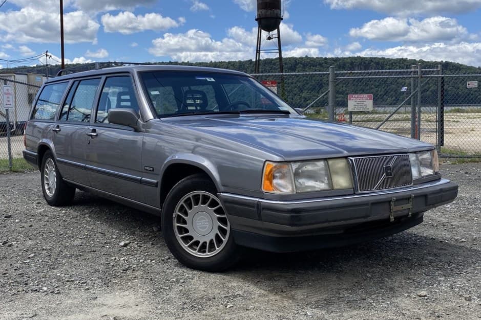 1993 Volvo 900-Series sold for $10,000