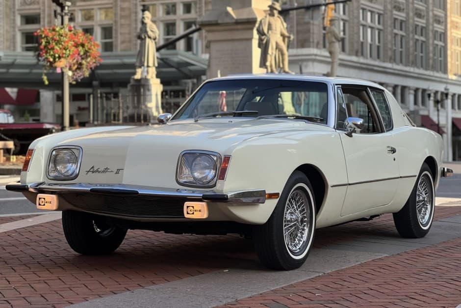 1982 Studebaker Avanti sold for $26,003
