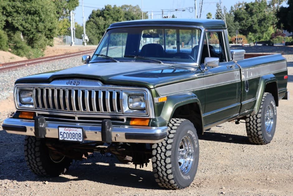 1982 Jeep Pickup sold for $16,200