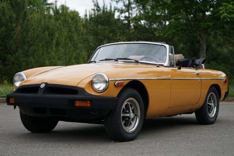 1975 MG MGB sold for $3,300