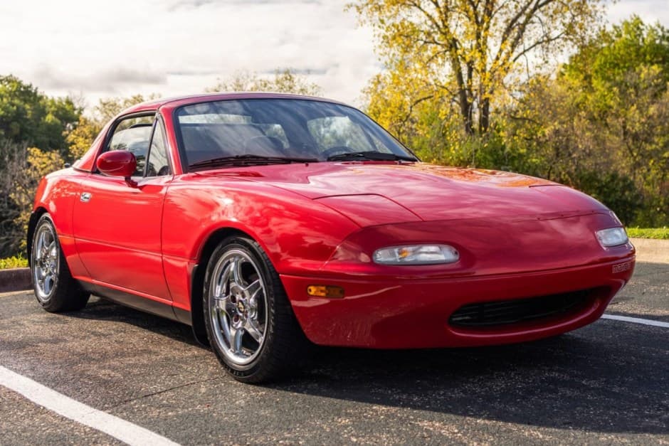 1990 Mazda NA MX-5 Miata sold for $10,888