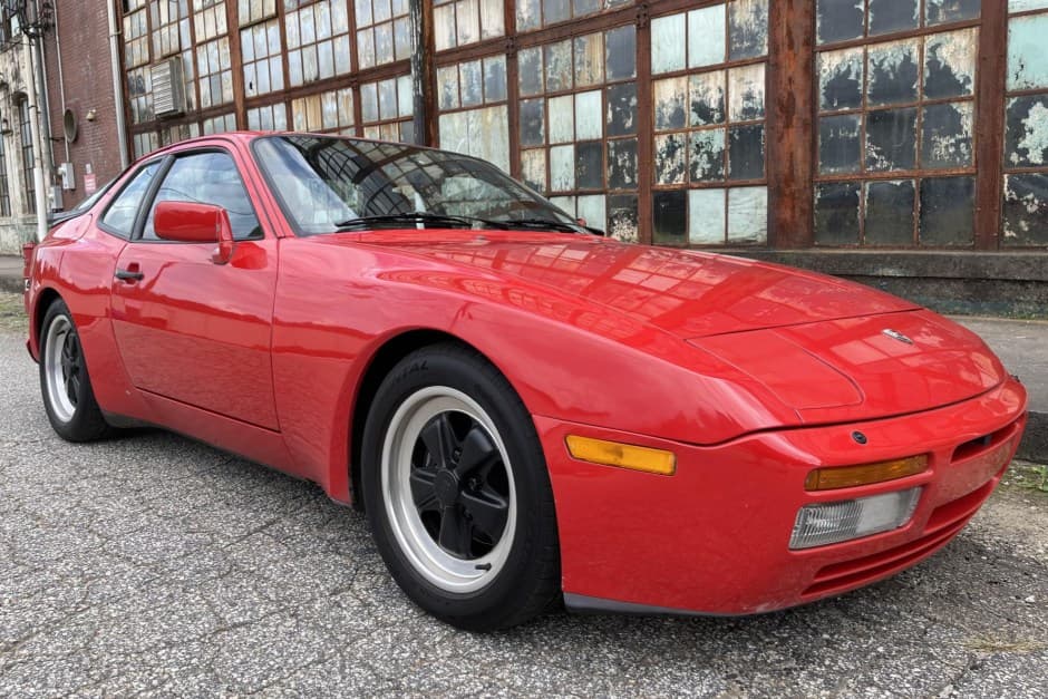 1986 Porsche 944 Turbo sold for $15,500