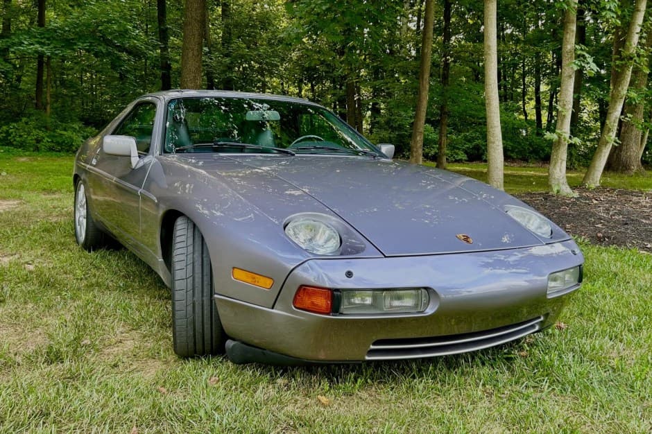 1990 Porsche 928 sold for $18,500