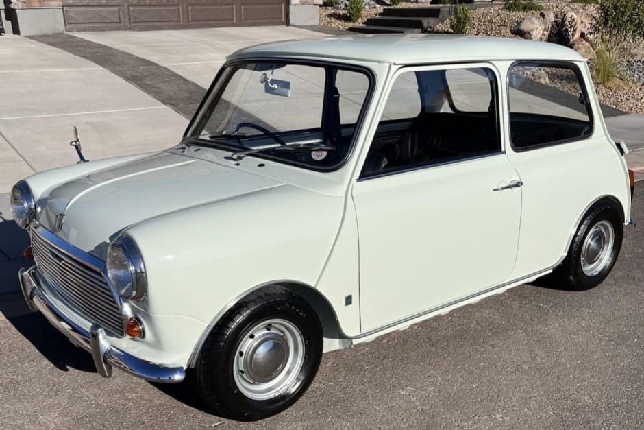 1971 Mini Mk I-III Cooper sold for $27,501