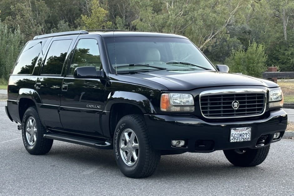1999 Cadillac Escalade GMT400 (1999-2000) sold for $9,500