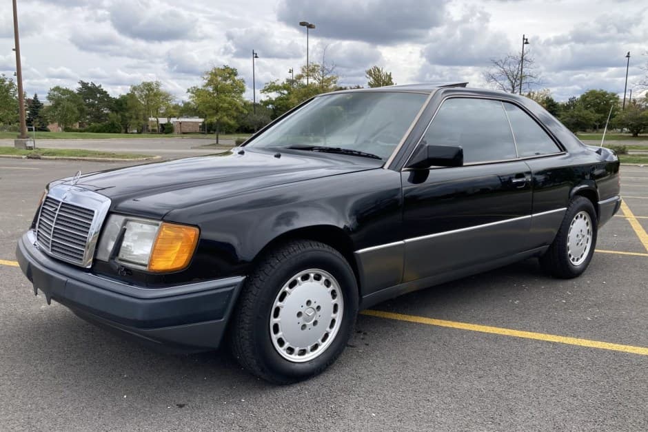 1992 Mercedes-Benz W124 E-Class sold for $9,700