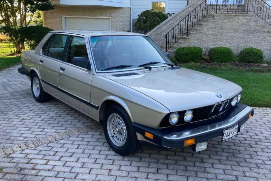 1985 BMW E28 5-Series sold for $9,900