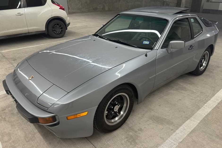 1985 Porsche 944 sold for $11,050