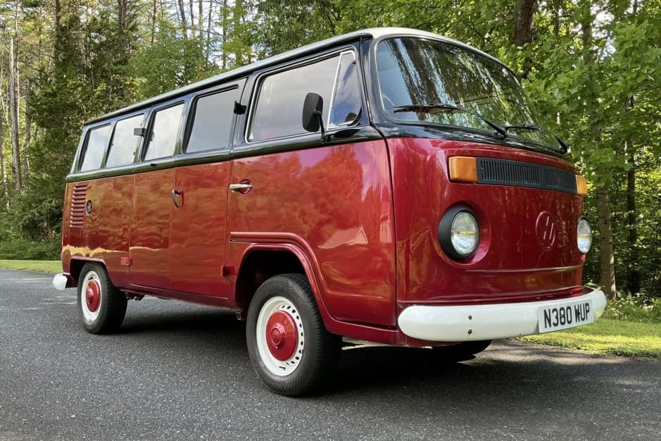 1996 Volkswagen Bay-Window Bus sold for $8,500