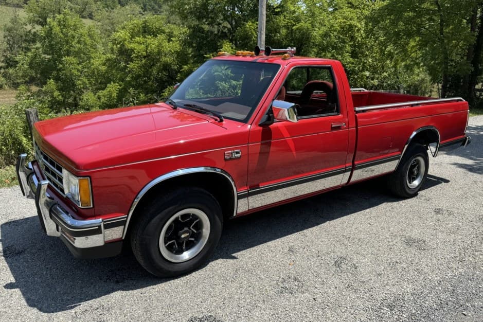 1989 Chevrolet S-10 (1982-1993) sold for $7,100