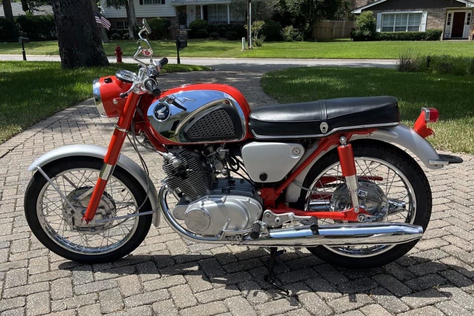 1962 Honda Dream, CB77 Super Hawk, & CL77 Scrambler sold for $10,000