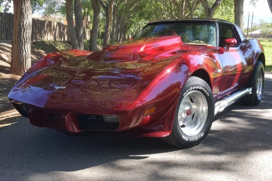 1977 Chevrolet Corvette C3 sold for $8,918