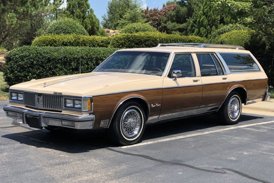 1989 Oldsmobile Custom Cruiser sold for $12,750