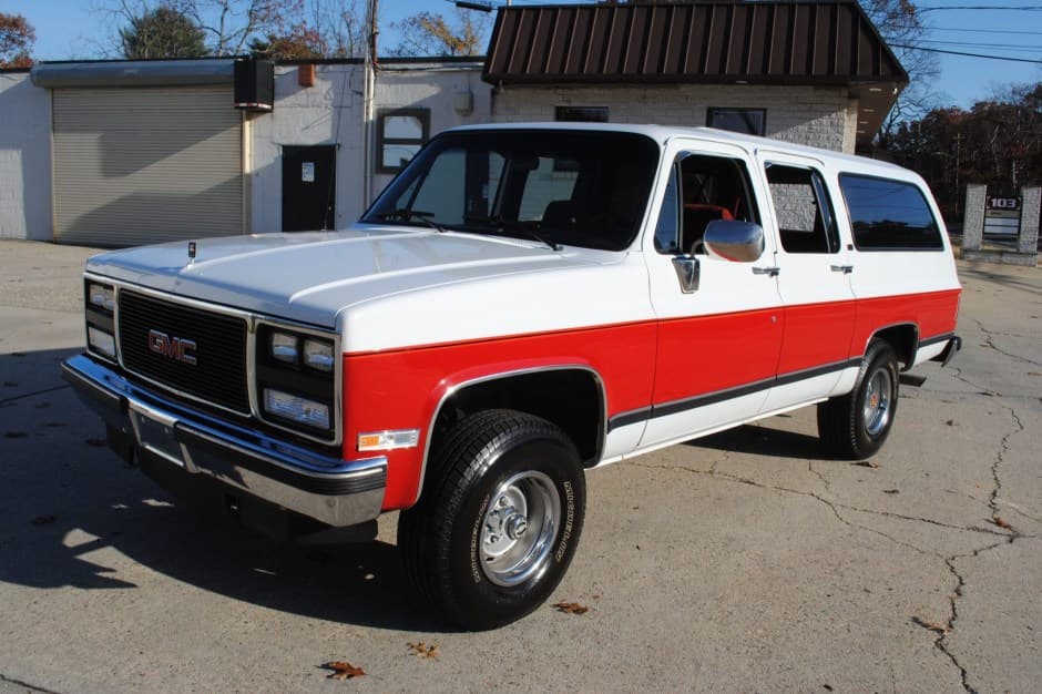 1990 GMC Suburban (1973-1991) sold for $19,000