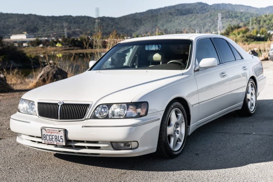 1999 Infiniti  sold for $8,302