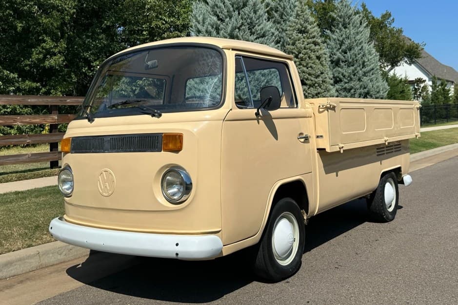 1979 Volkswagen Bay-Window Pickup sold for $17,000