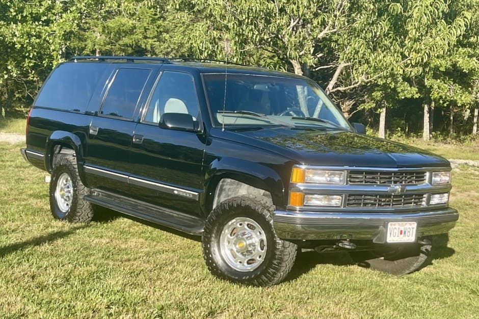 1998 Chevrolet Suburban (GMT400 1992-1999) sold for $15,250