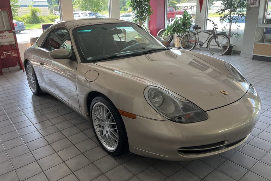 2000 Porsche 996 911 (Non-Turbo/GT2/GT3) sold for $21,000