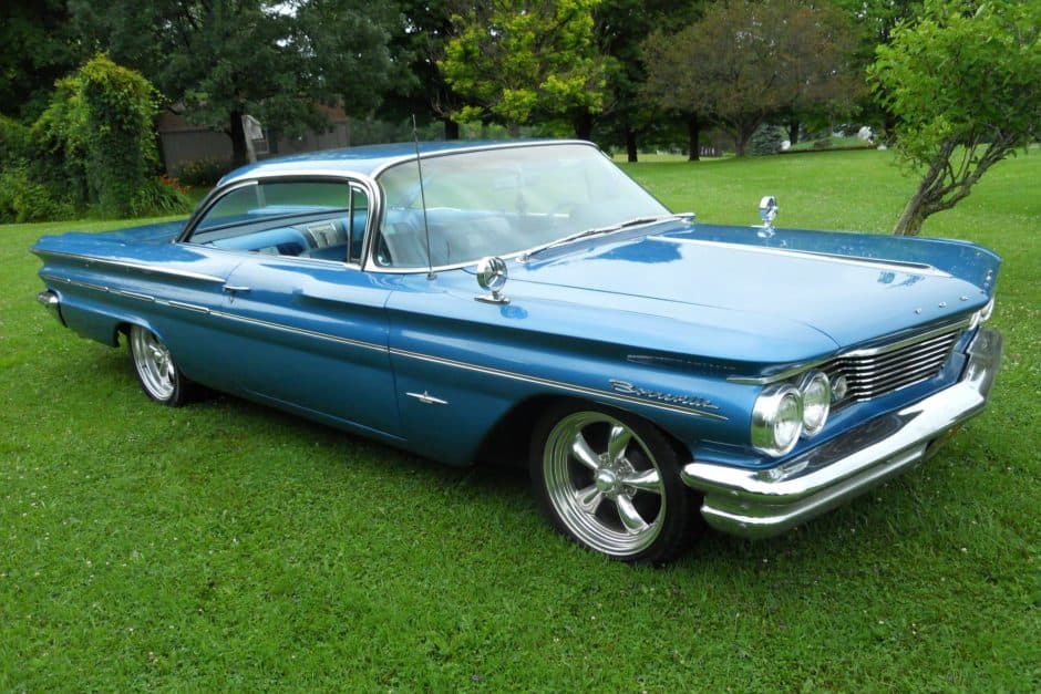 1960 Pontiac Bonneville sold for $17,270