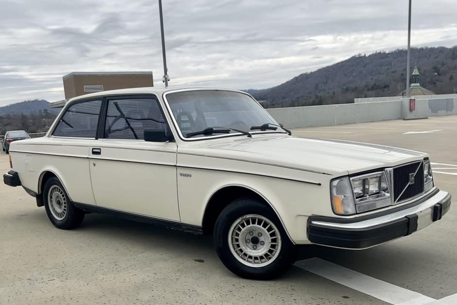 1982 Volvo 240 sold for $7,545